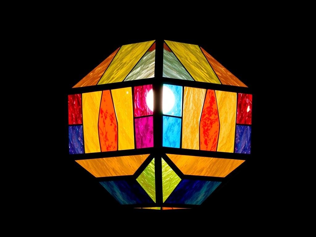 Stained glass geometric terrarium light - Prettiest Birthday Gifts ideas